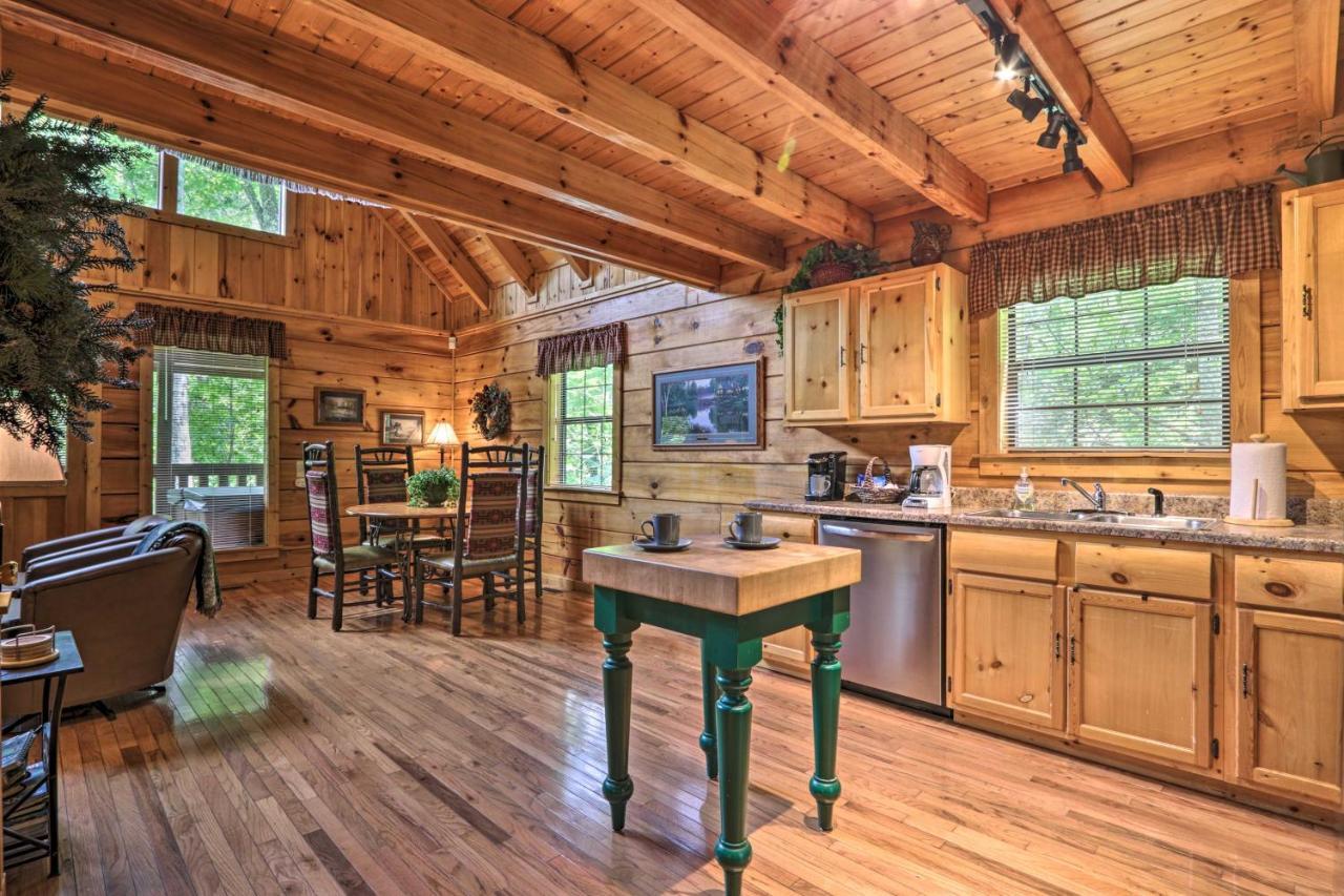 Gatlinburg Mountainside Escape With Deck And Hot Tub! Villa Exteriör bild