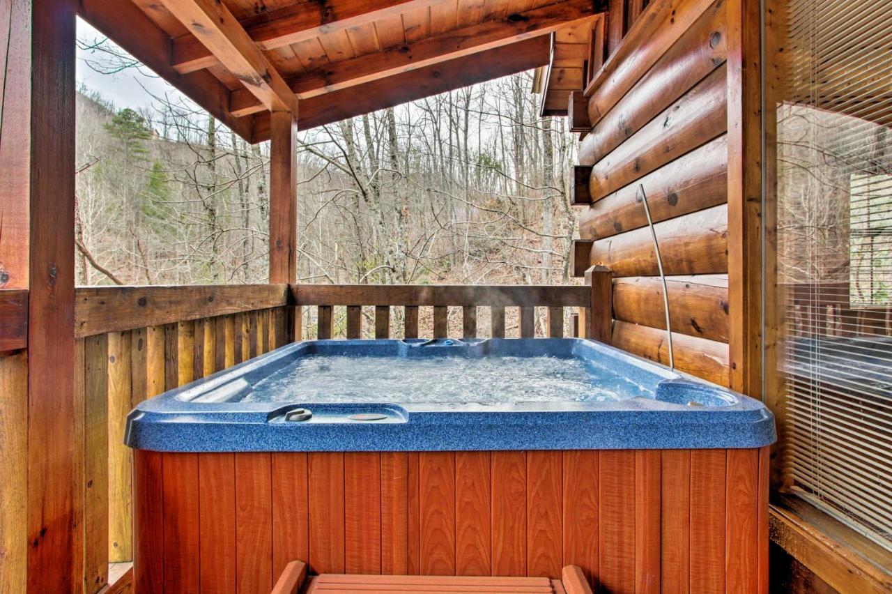 Gatlinburg Mountainside Escape With Deck And Hot Tub! Villa Exteriör bild
