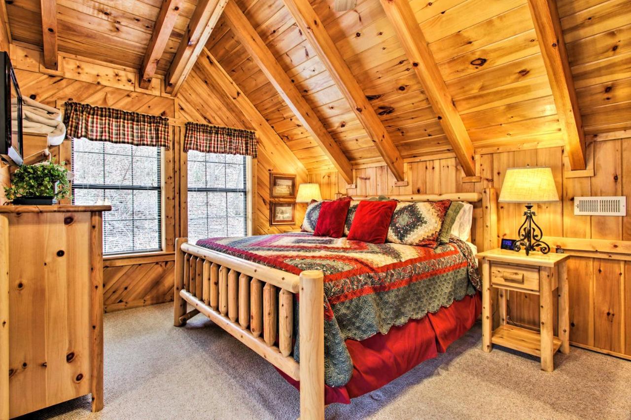 Gatlinburg Mountainside Escape With Deck And Hot Tub! Villa Exteriör bild